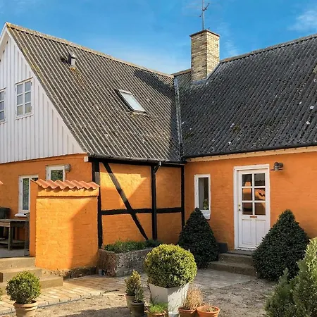 Nice In W/ Wifi And 6 Bedrooms Dom wakacyjny